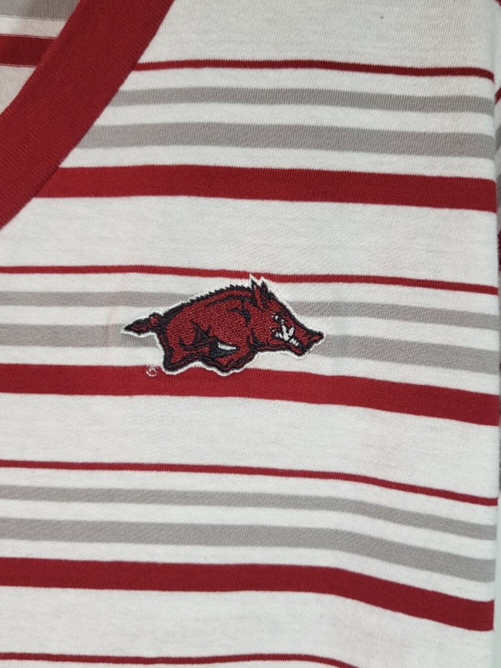 UG Apparel Woman's V Neck Arkansas Razorback T Shirt Size XL White w/Red Stripes - Picture 4 of 7
